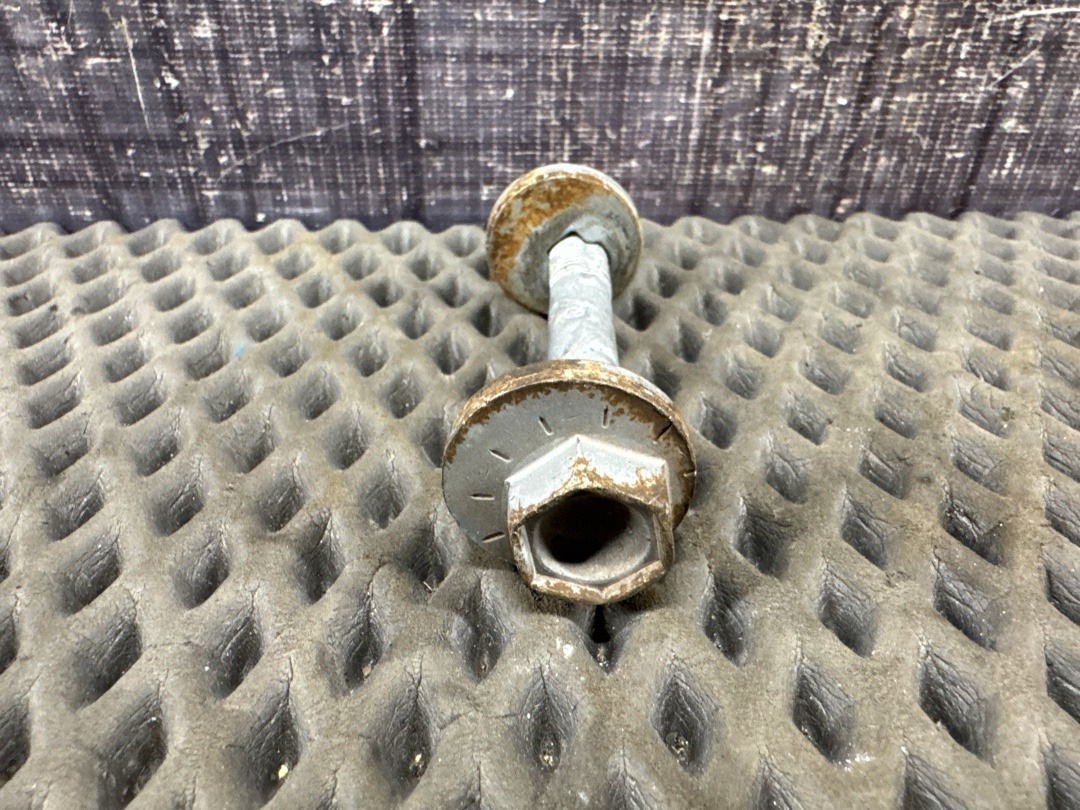 Болт развальный, 820 рублей, Красноярск