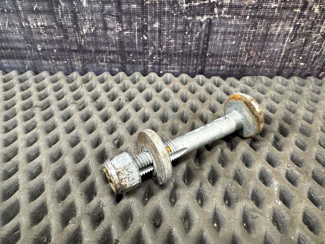 Болт развальный, 820 рублей, Красноярск