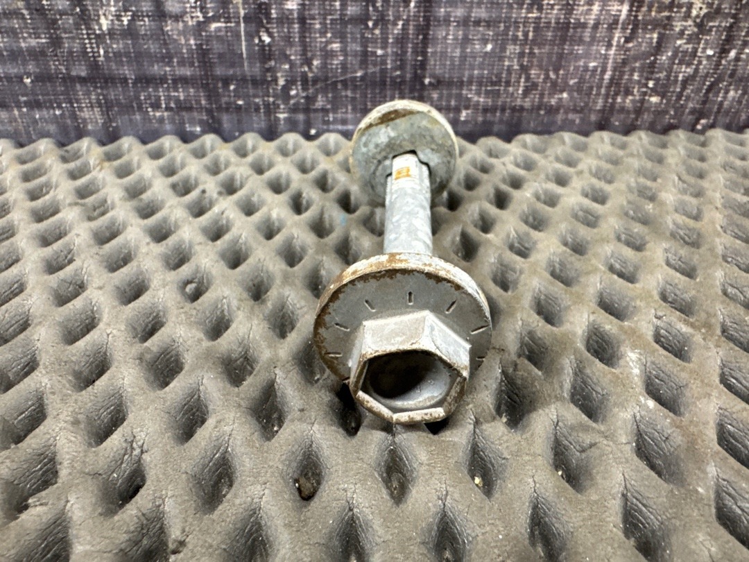 Болт развальный, 820 рублей, Красноярск