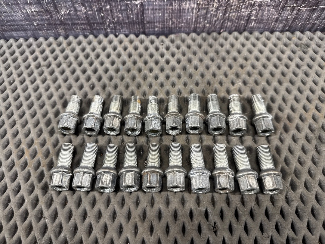 Комплект колесных болтов, 3140 рублей, Красноярск