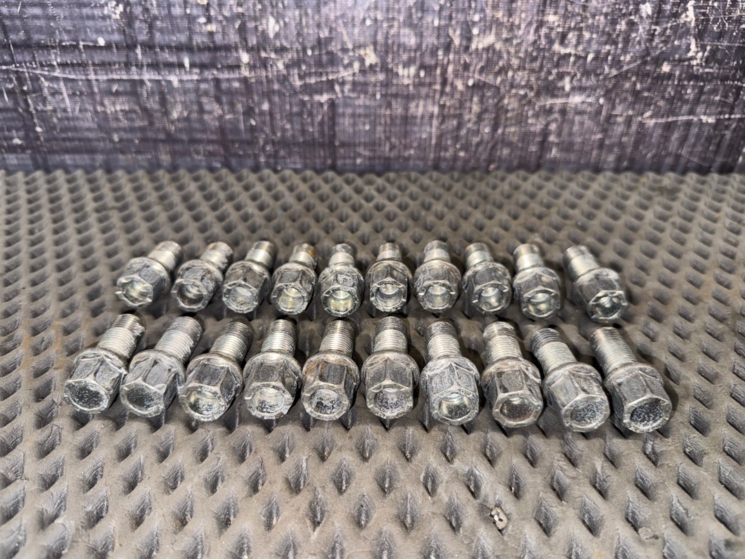 Комплект колесных болтов, 3140 рублей, Красноярск