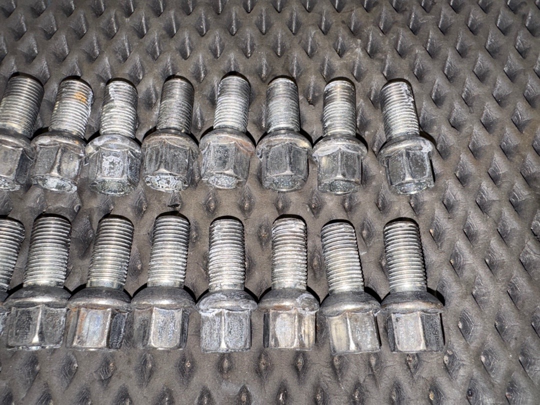 Комплект колесных болтов, 3140 рублей, Красноярск