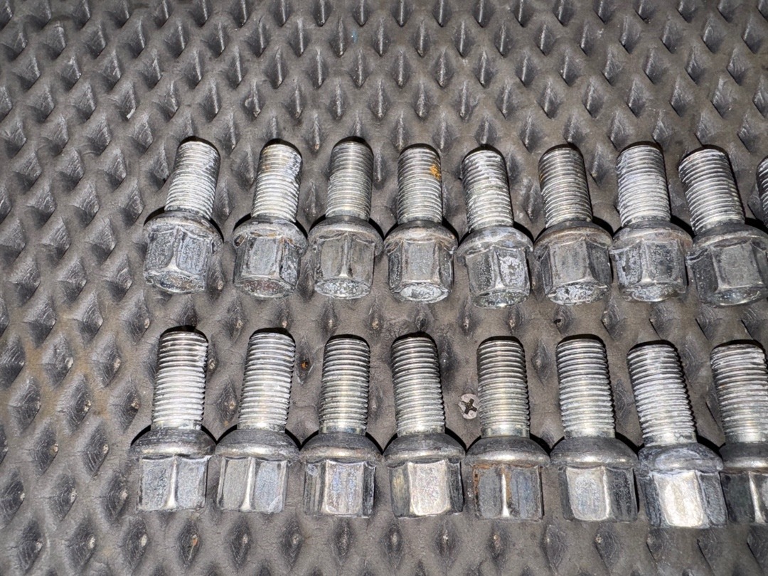 Комплект колесных болтов, 3140 рублей, Красноярск