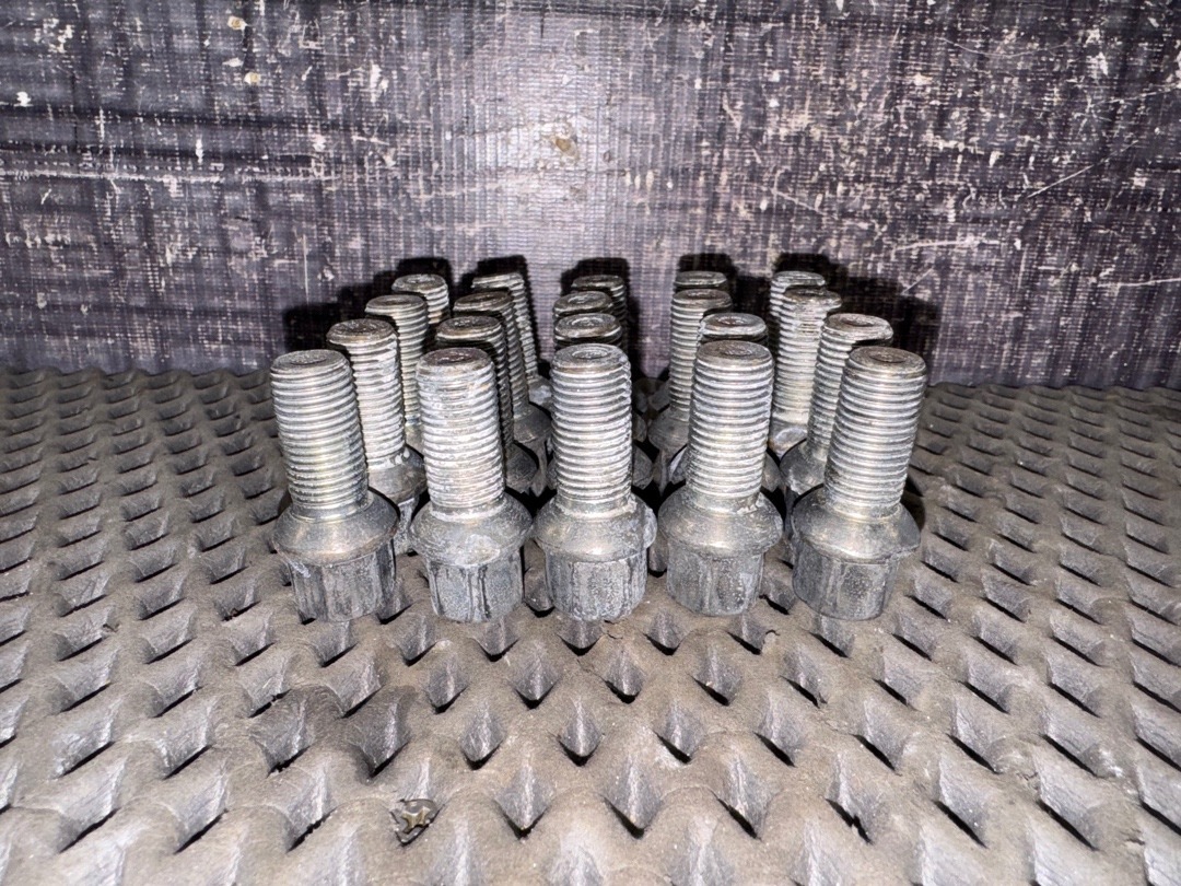 Комплект колесных болтов, 3140 рублей, Красноярск