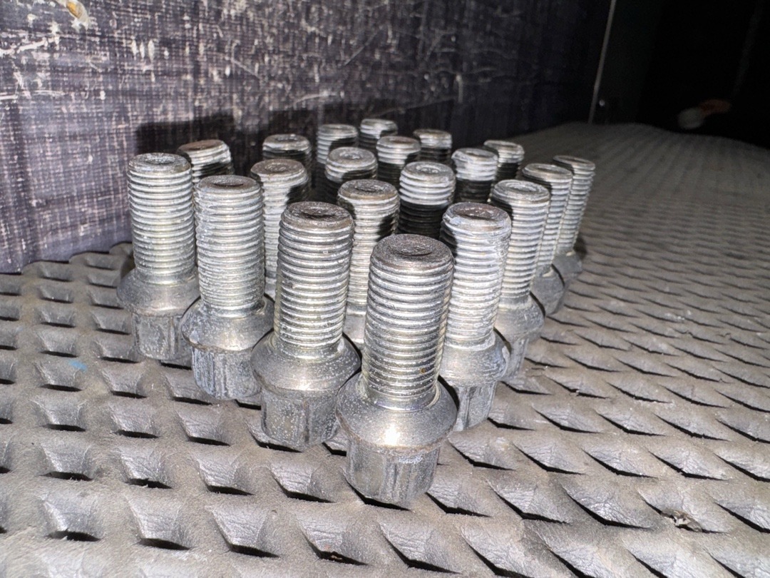 Комплект колесных болтов, 3140 рублей, Красноярск