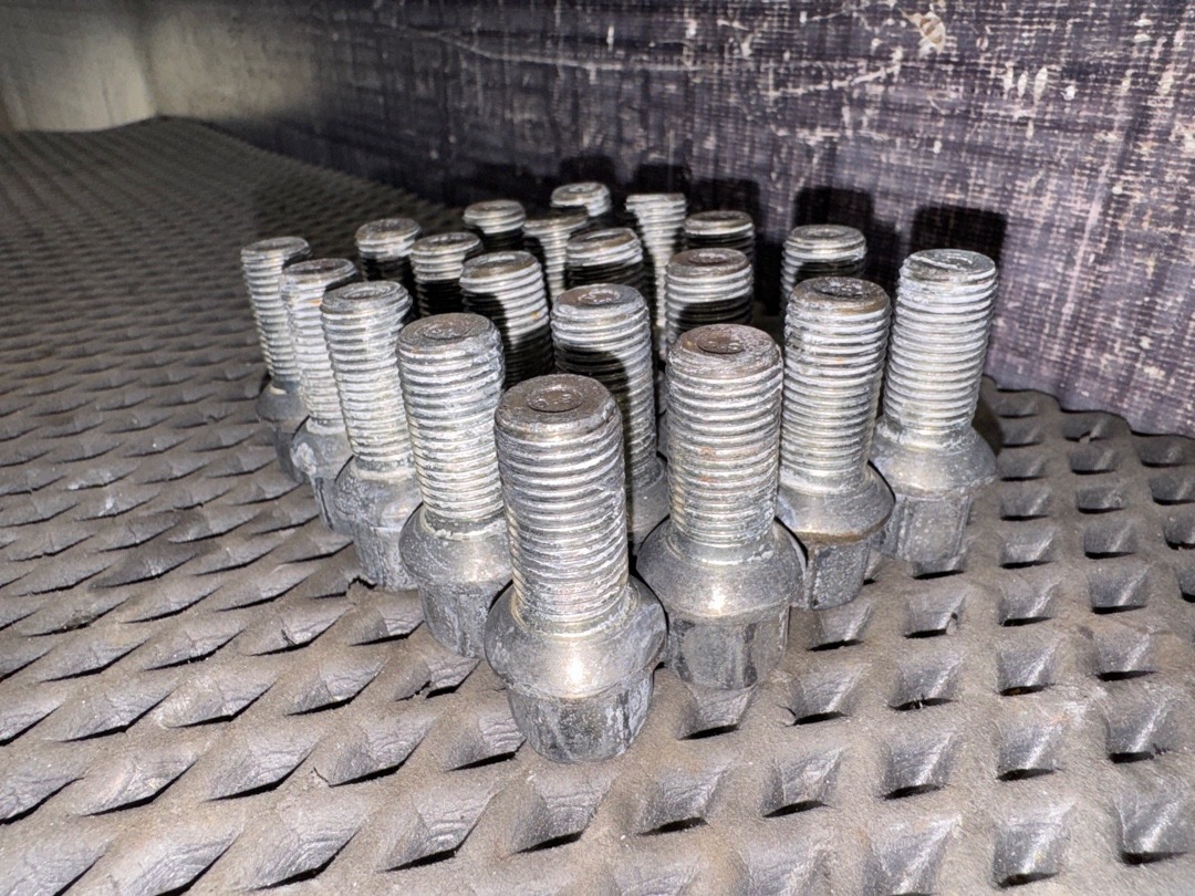 Комплект колесных болтов, 3140 рублей, Красноярск