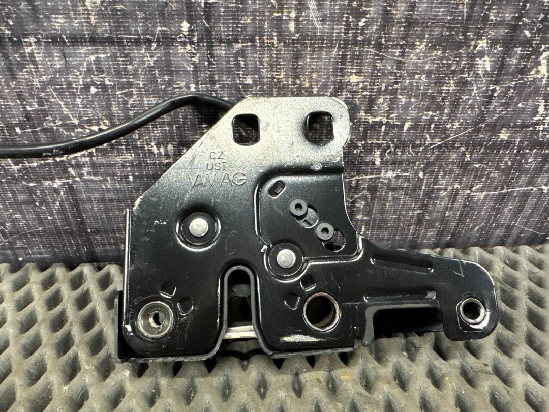 Замок капота, 1920 рублей, Красноярск