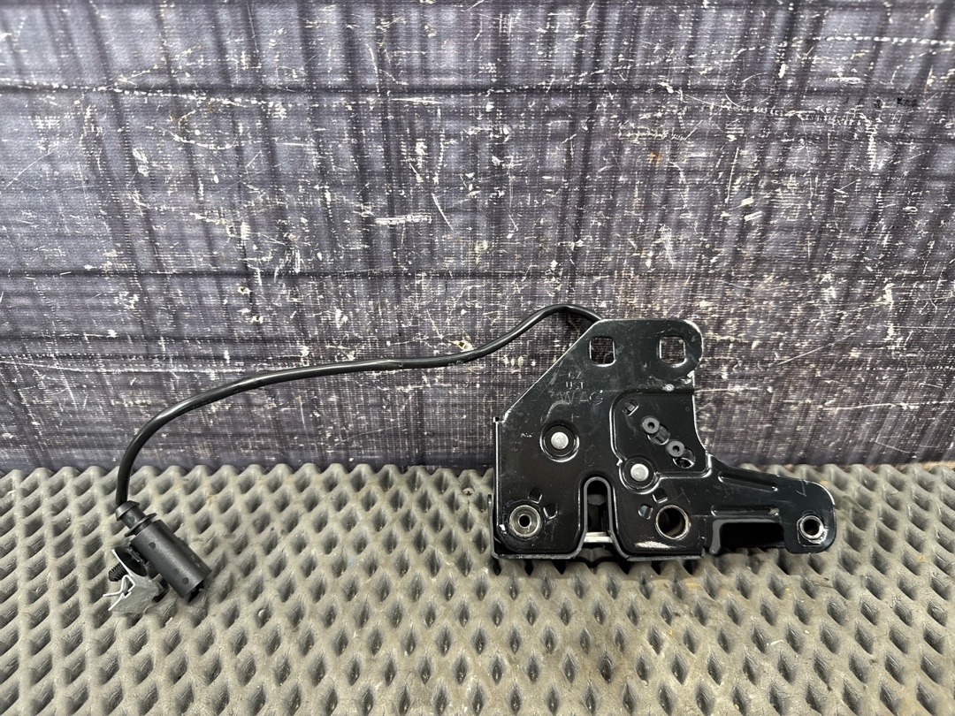 Замок капота, 1920 рублей, Красноярск