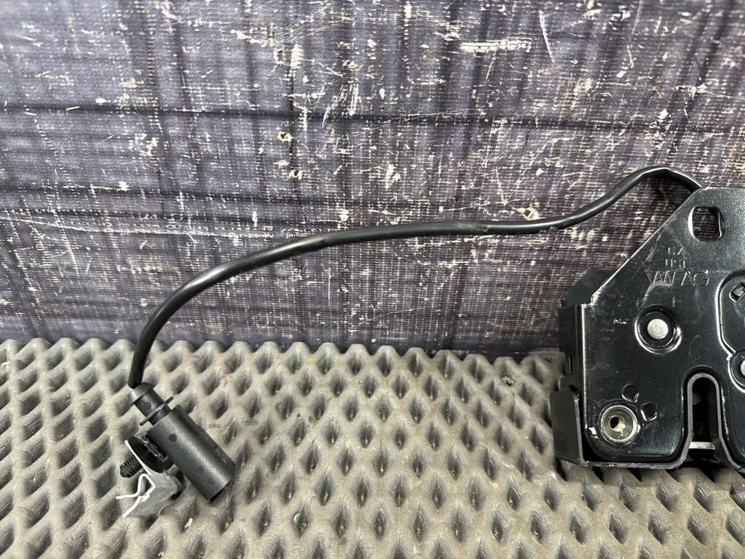 Замок капота, 1920 рублей, Красноярск