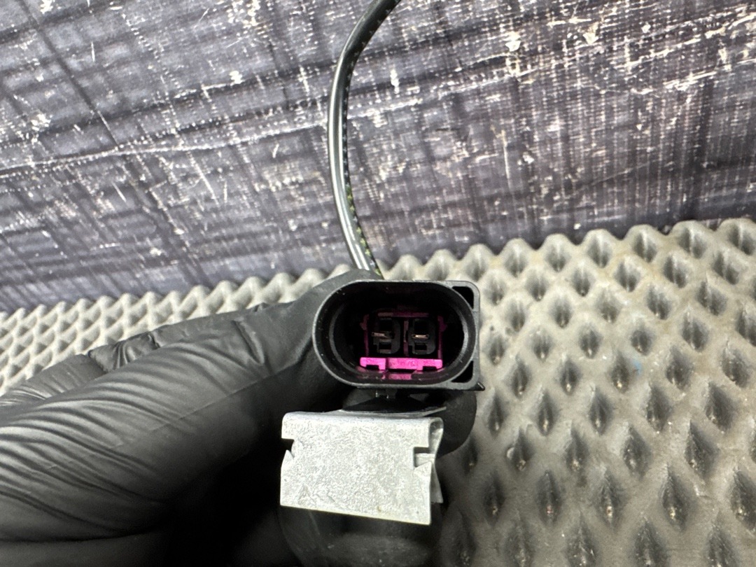 Замок капота, 1920 рублей, Красноярск