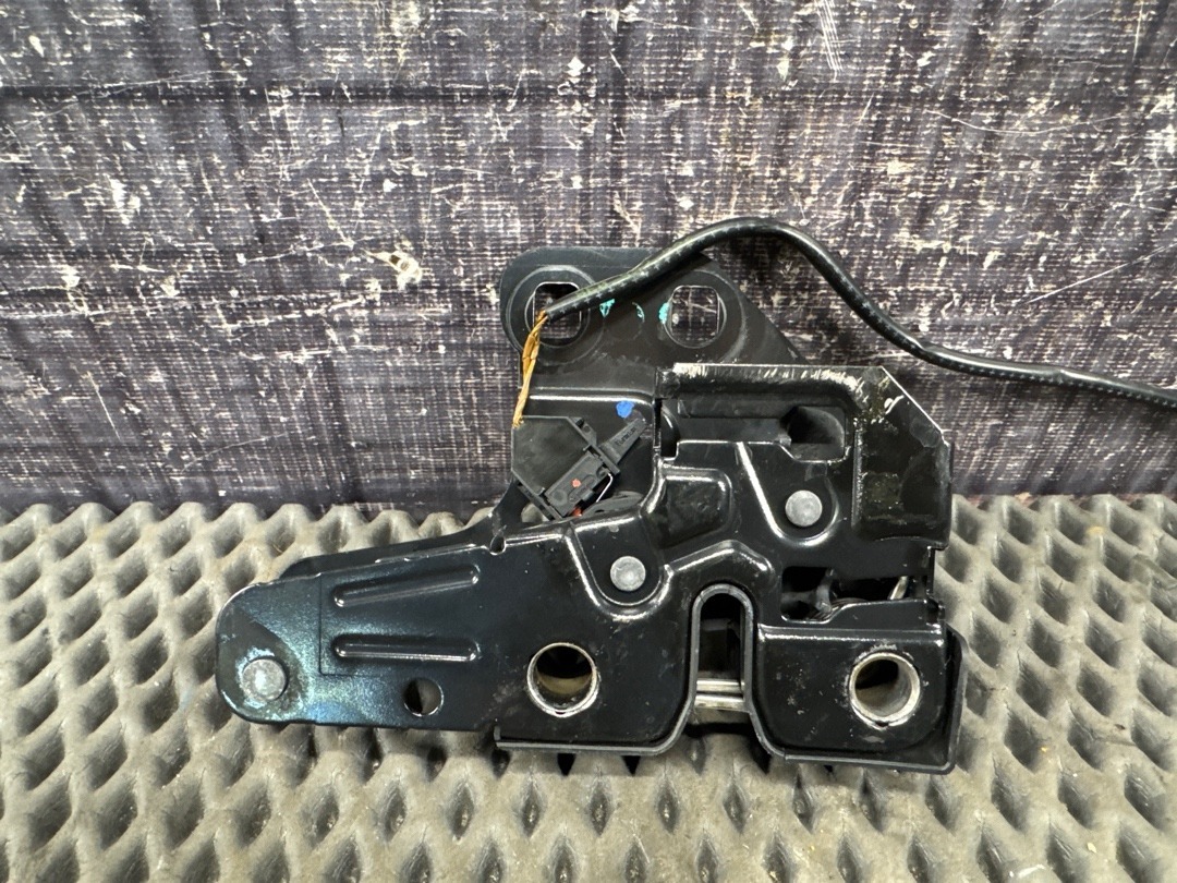 Замок капота, 1920 рублей, Красноярск