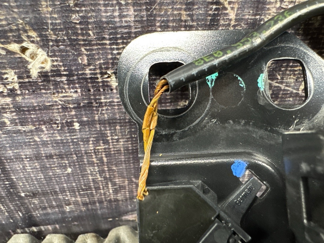 Замок капота, 1920 рублей, Красноярск