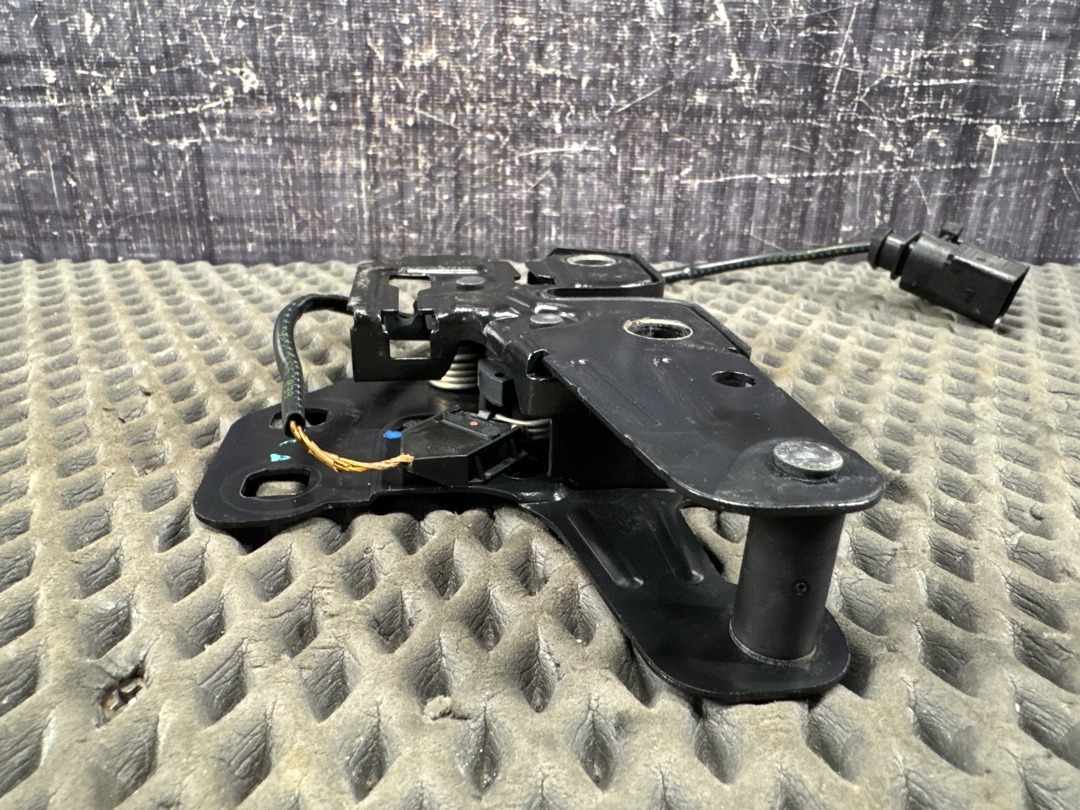 Замок капота, 1920 рублей, Красноярск