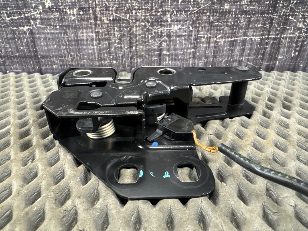 Замок капота, 1920 рублей, Красноярск