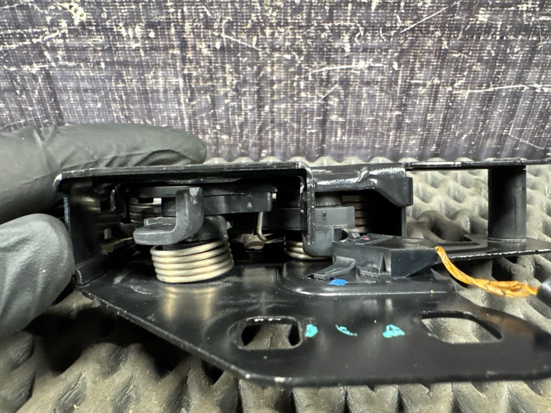 Замок капота, 1920 рублей, Красноярск