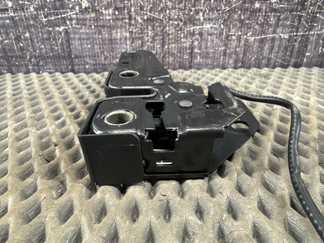 Замок капота, 1920 рублей, Красноярск