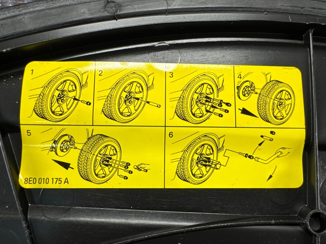 Пластик багажника, 810 рублей, Красноярск