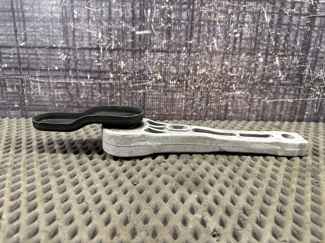 Опора двигателя, 800 рублей, Красноярск