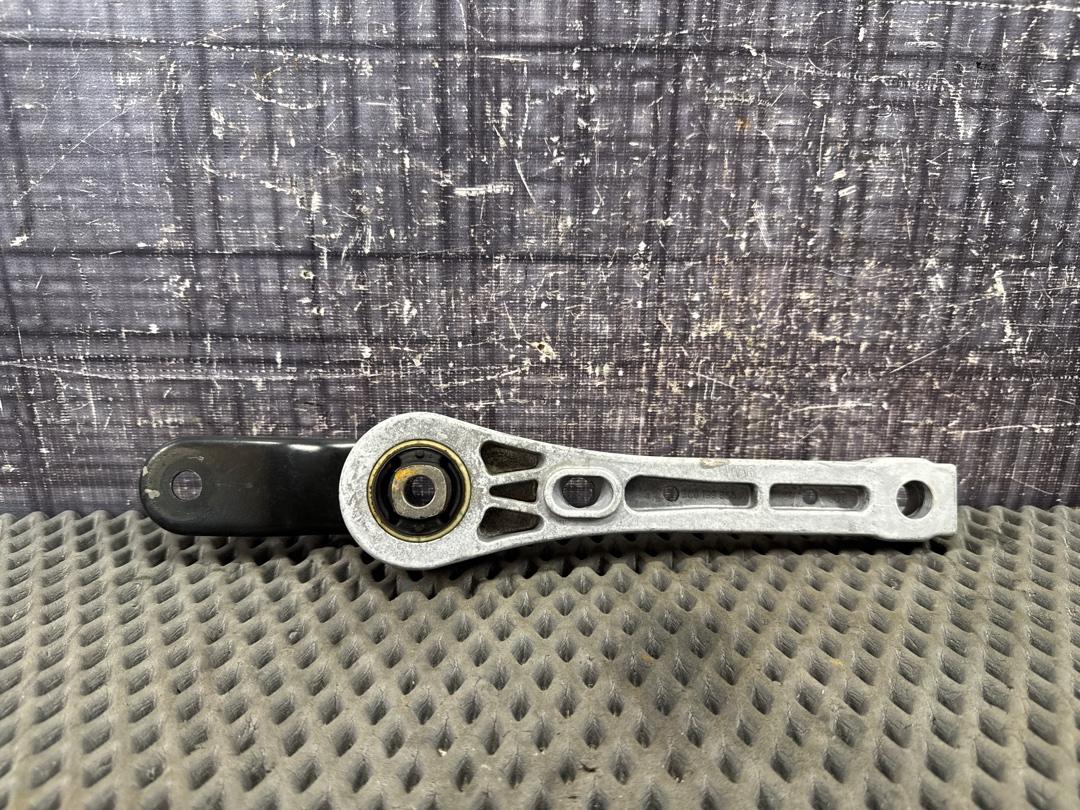 Опора двигателя, 800 рублей, Красноярск