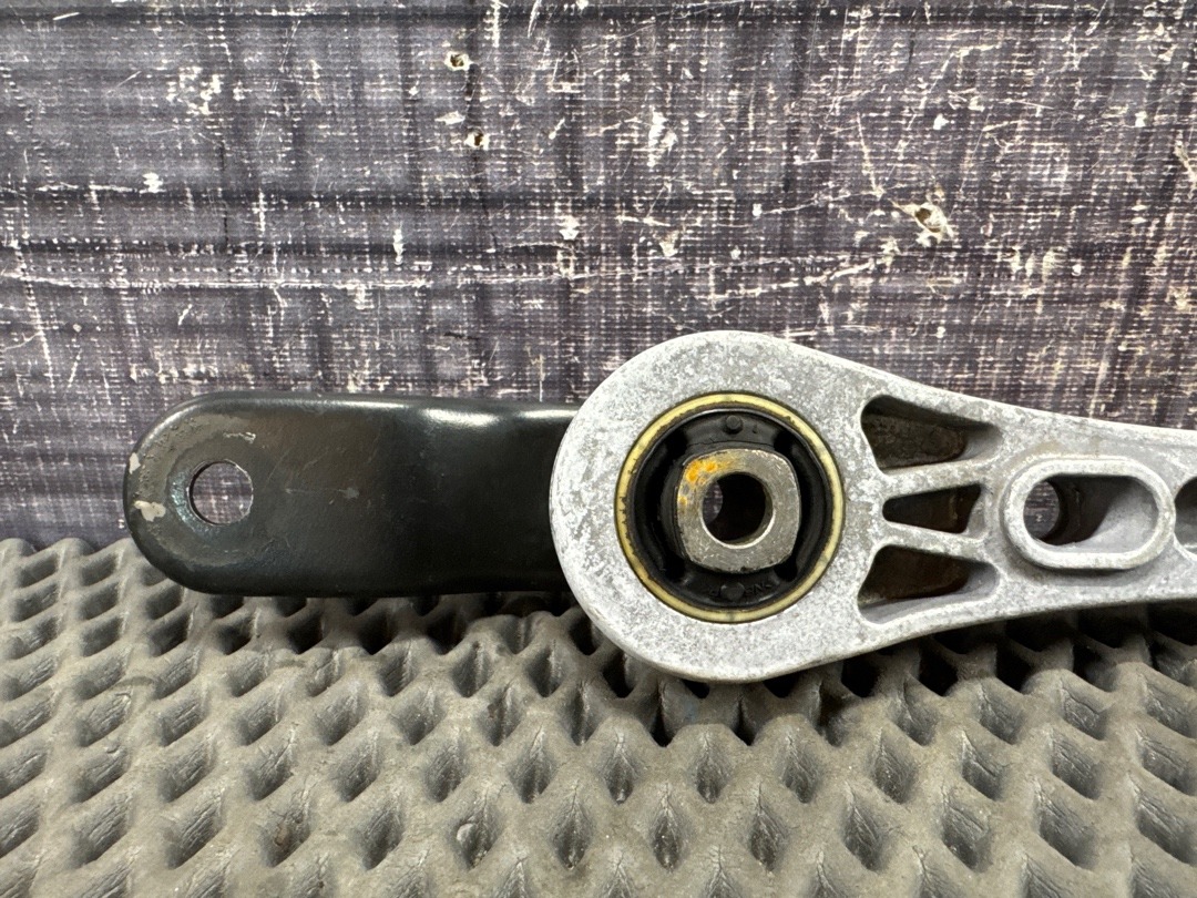 Опора двигателя, 800 рублей, Красноярск