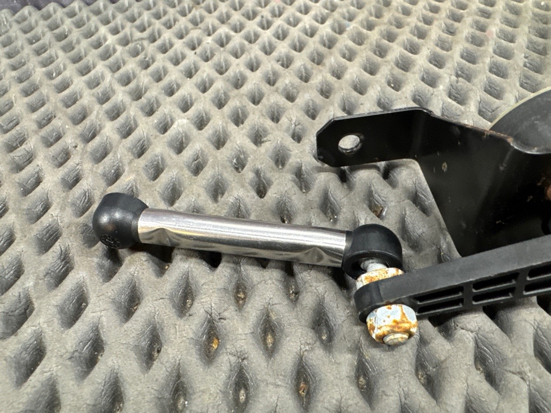 Датчик уровня подвески, 2000 рублей, Красноярск