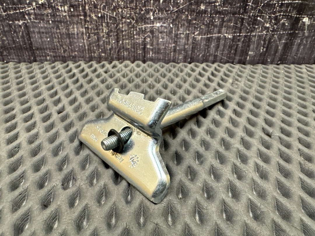 Крепление аккумулятора, 300 рублей, Красноярск