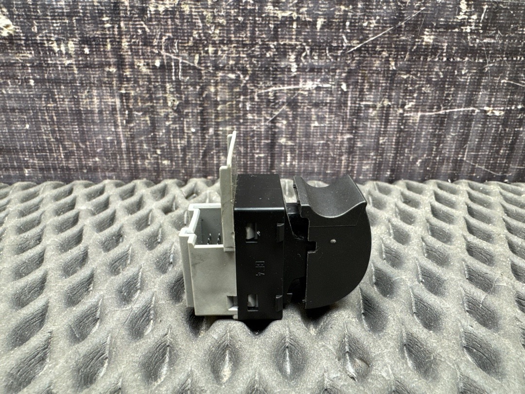 Кнопка стеклоподъемника, 250 рублей, Красноярск