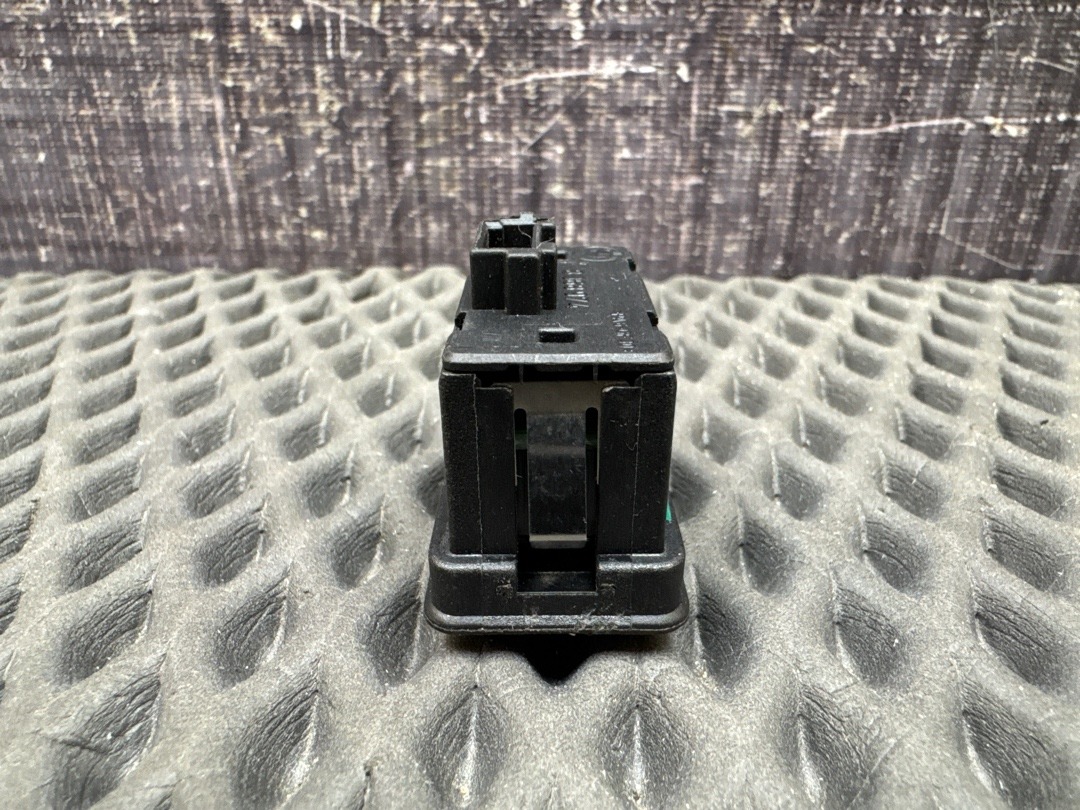 Кнопка стеклоподъемника, 210 рублей, Красноярск