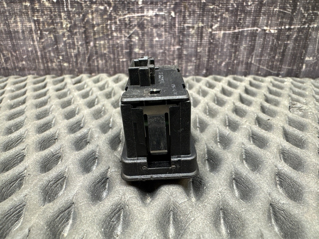 Кнопка стеклоподъемника, 210 рублей, Красноярск