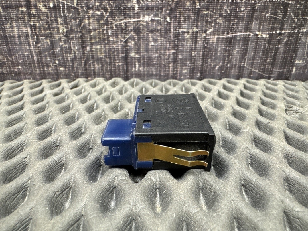 Кнопка открывания багажника, 280 рублей, Красноярск