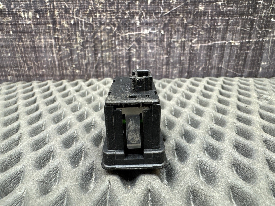 Кнопка стеклоподъемника, 210 рублей, Красноярск