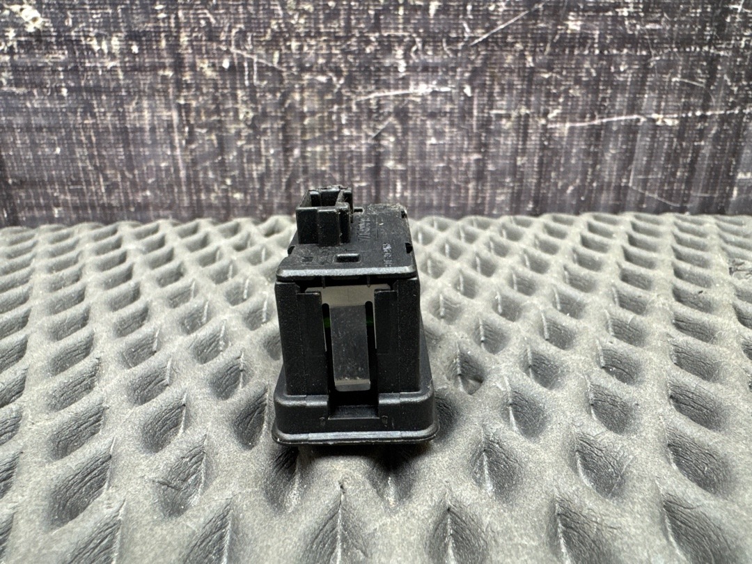 Кнопка стеклоподъемника, 210 рублей, Красноярск