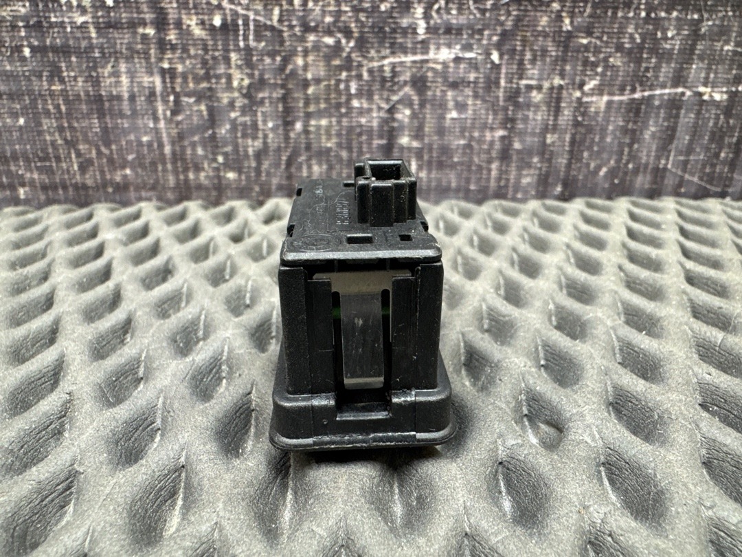 Кнопка стеклоподъемника, 210 рублей, Красноярск