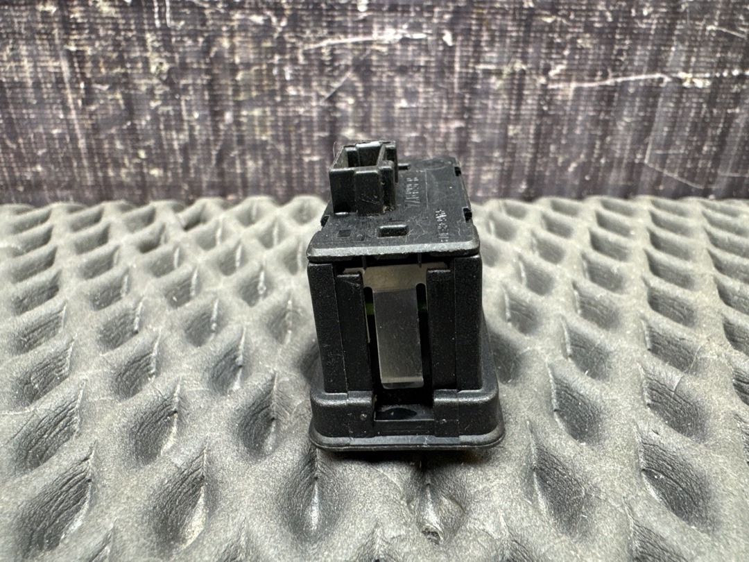 Кнопка стеклоподъемника, 210 рублей, Красноярск