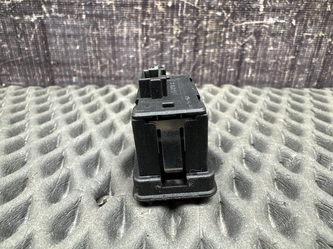 Кнопка стеклоподъемника, 210 рублей, Красноярск