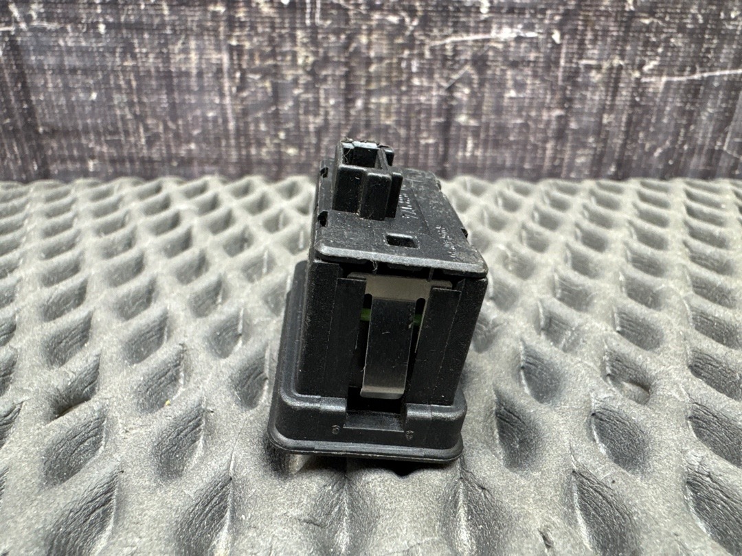 Кнопка стеклоподъемника, 210 рублей, Красноярск