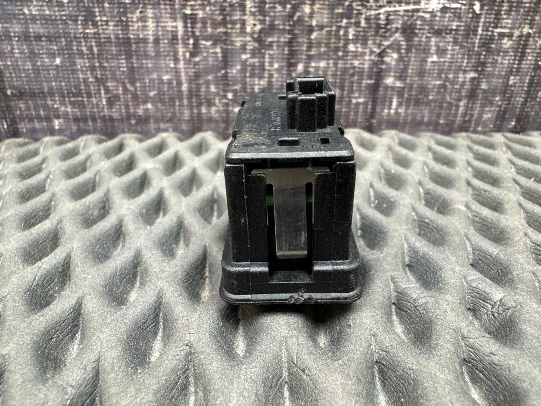 Кнопка стеклоподъемника, 210 рублей, Красноярск