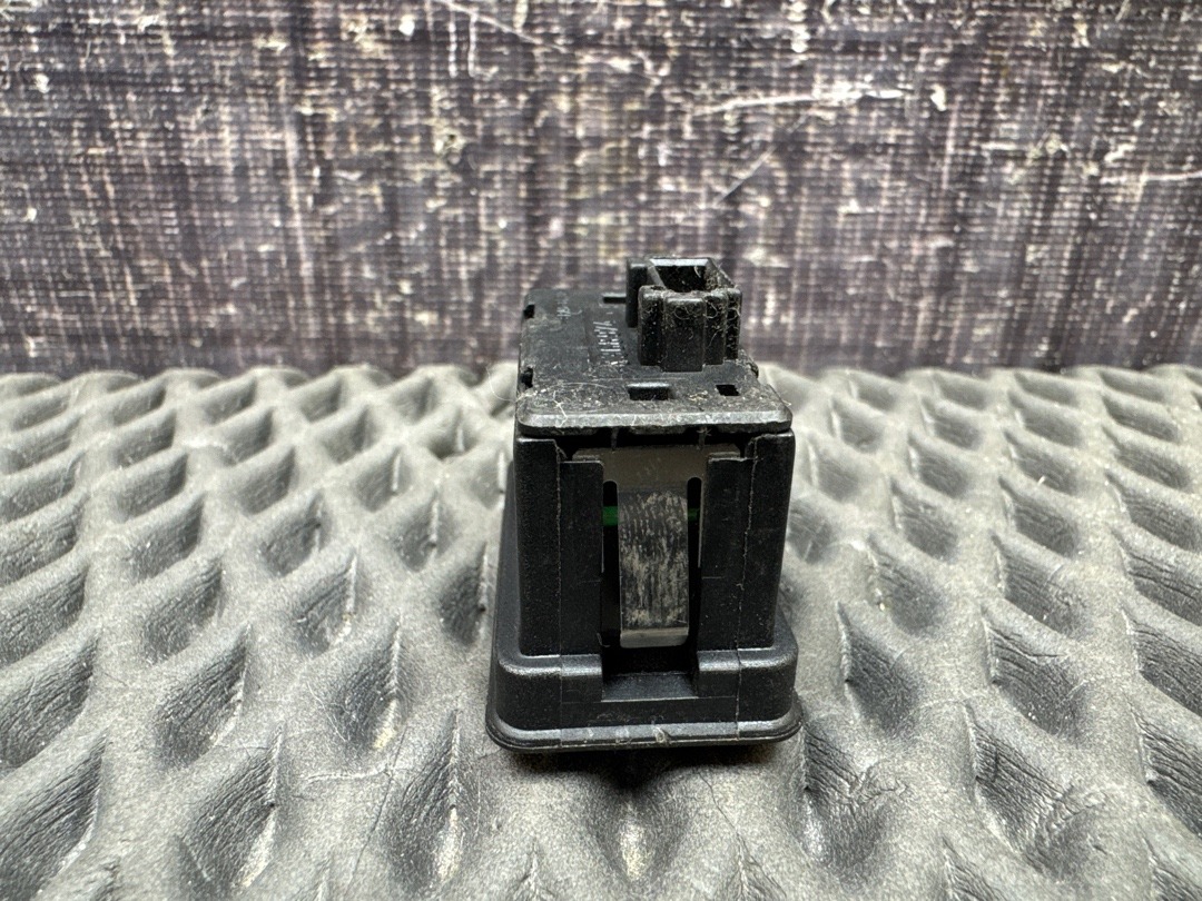 Кнопка стеклоподъемника, 210 рублей, Красноярск