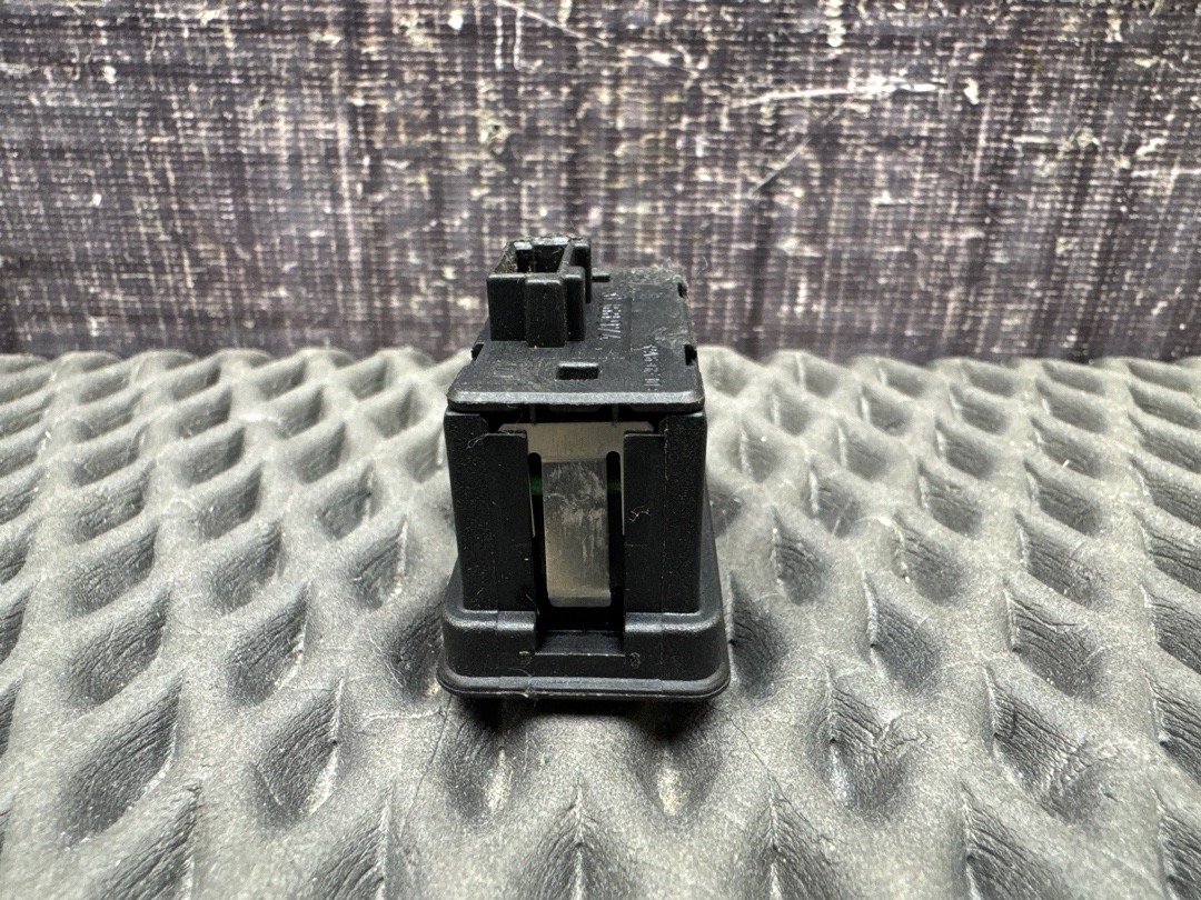 Кнопка стеклоподъемника, 210 рублей, Красноярск