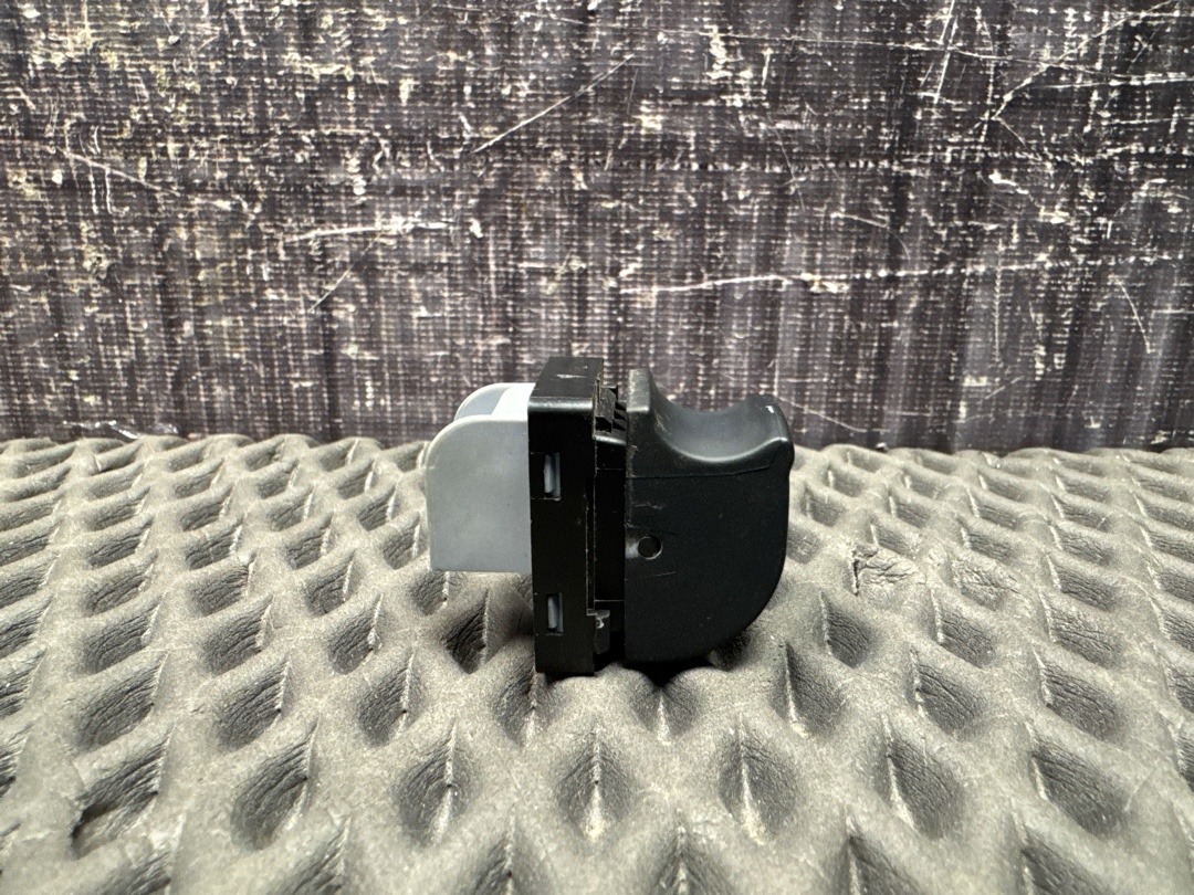 Кнопка стеклоподъемника, 250 рублей, Красноярск