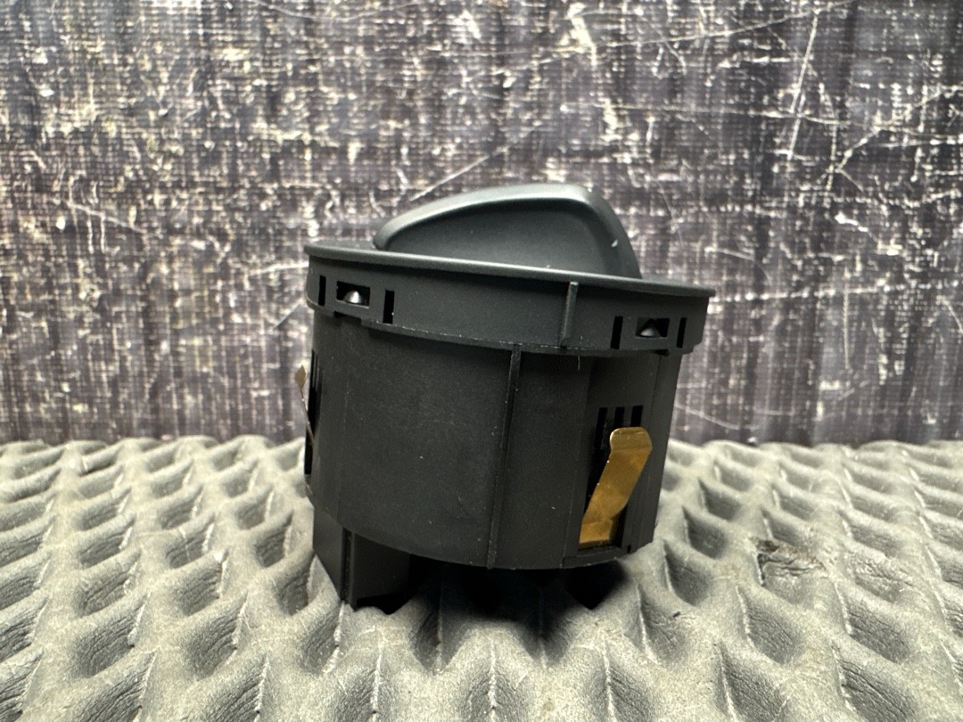 Переключатель света, 1000 рублей, Красноярск