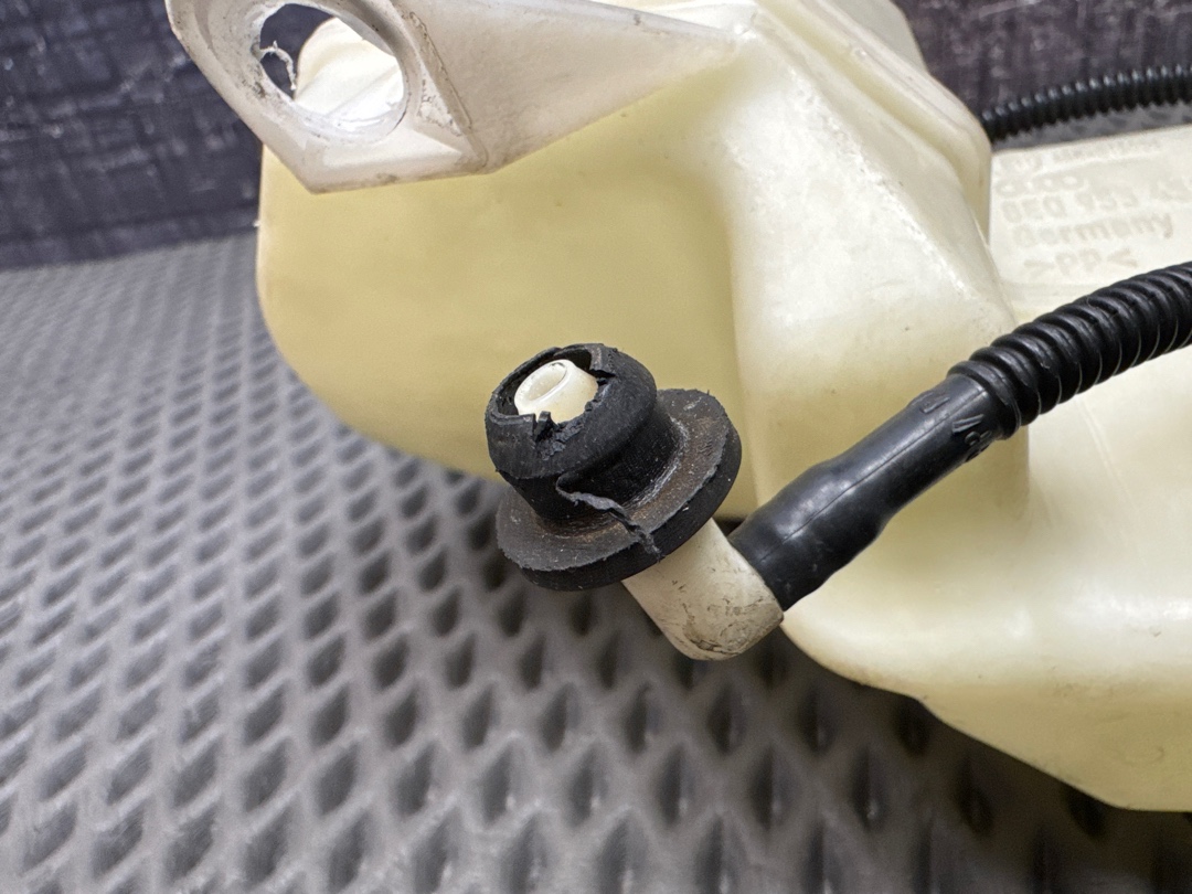 Бачок омывателя, 500 рублей, Красноярск