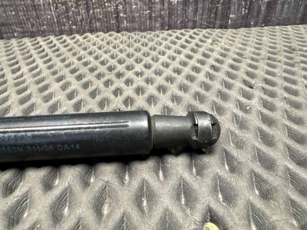 Амортизатор багажника, 880 рублей, Красноярск