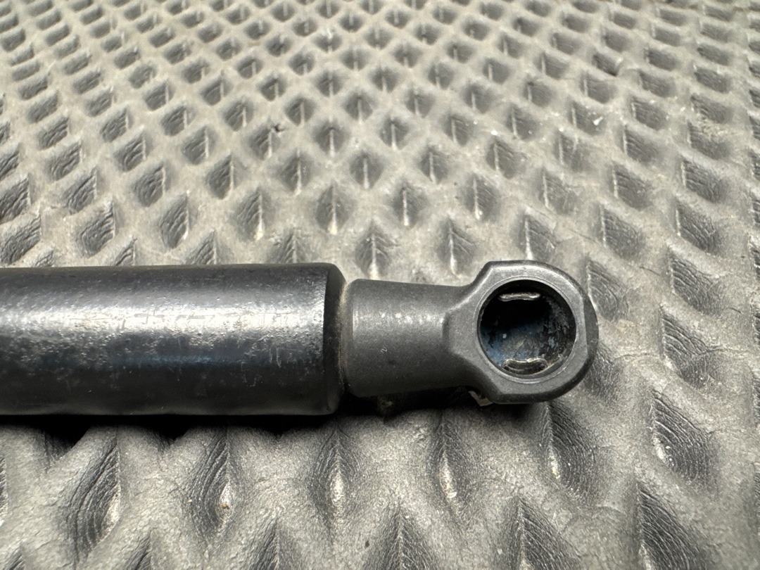 Амортизатор багажника, 880 рублей, Красноярск