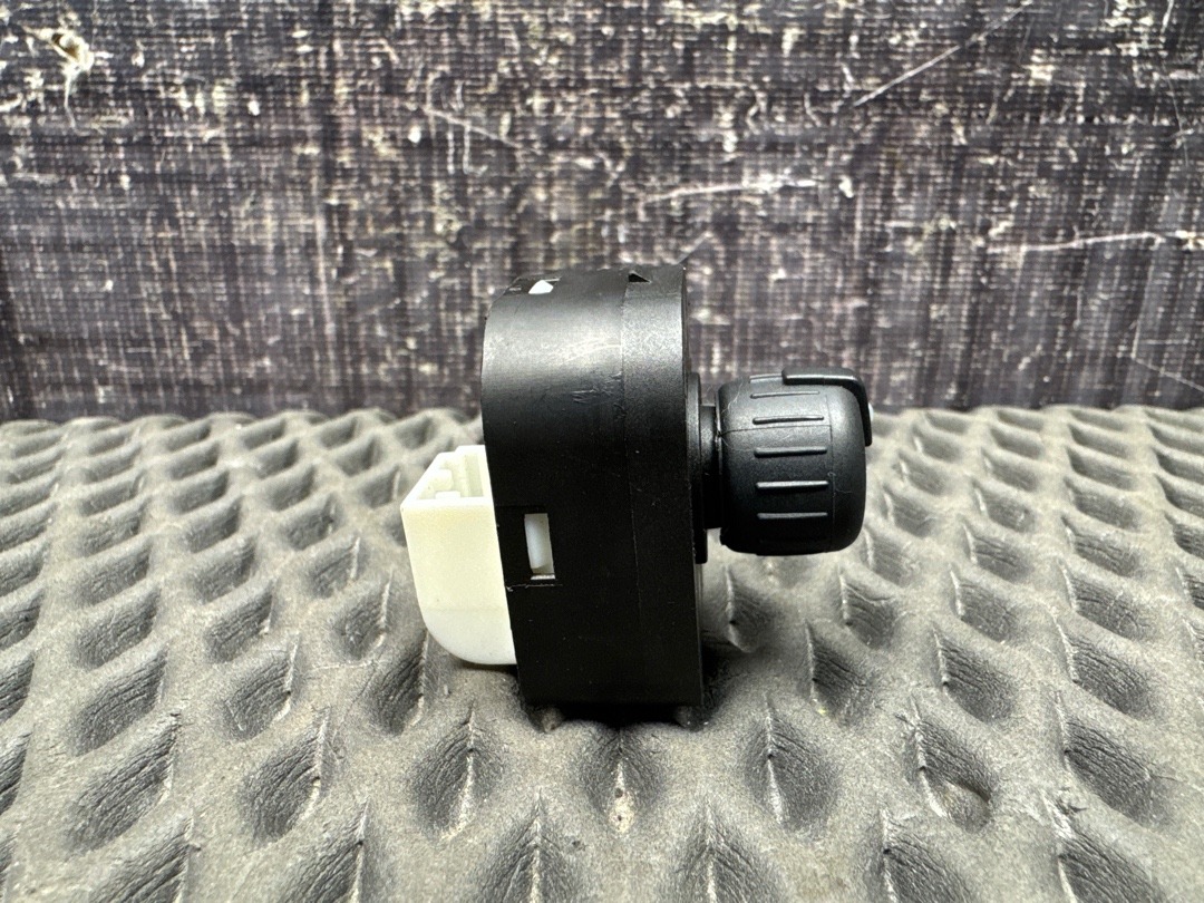 Кнопка регулировки зеркал, 1000 рублей, Красноярск