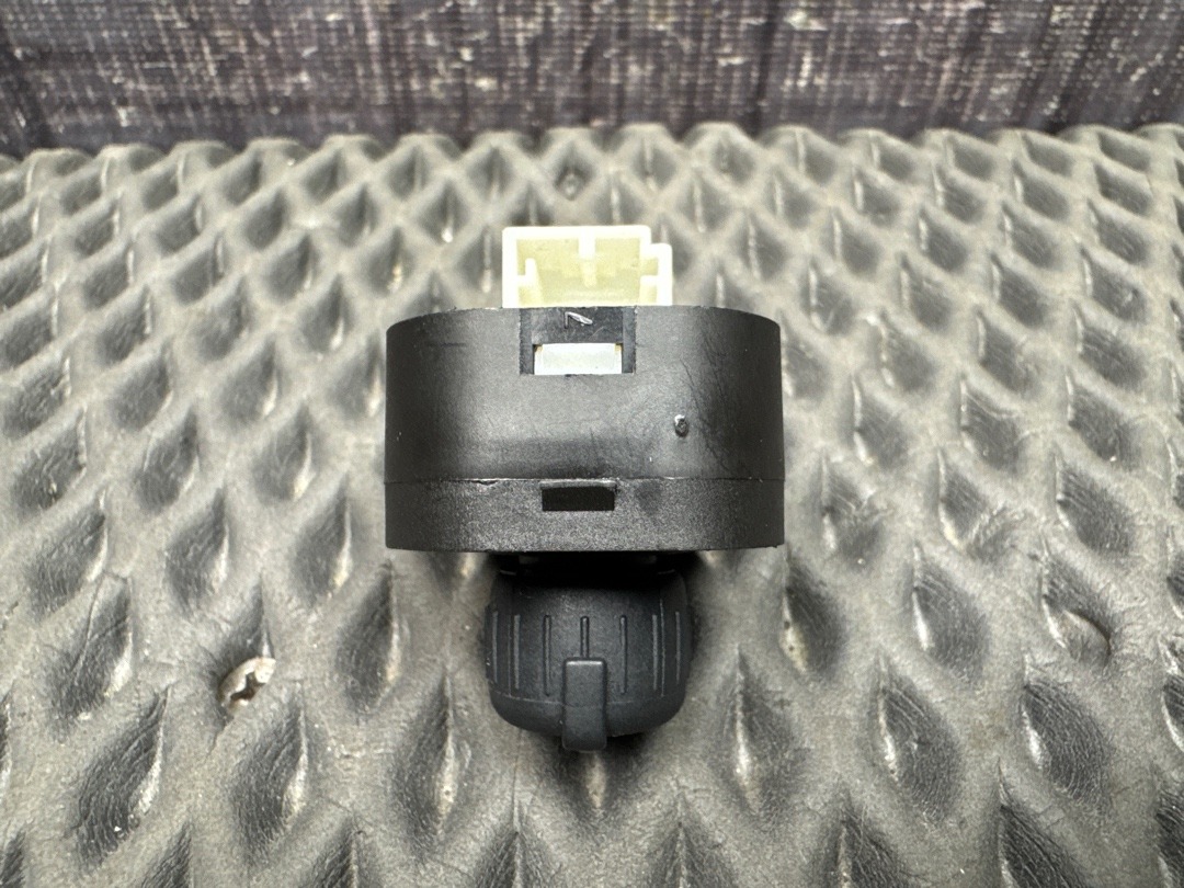 Кнопка регулировки зеркал, 1000 рублей, Красноярск