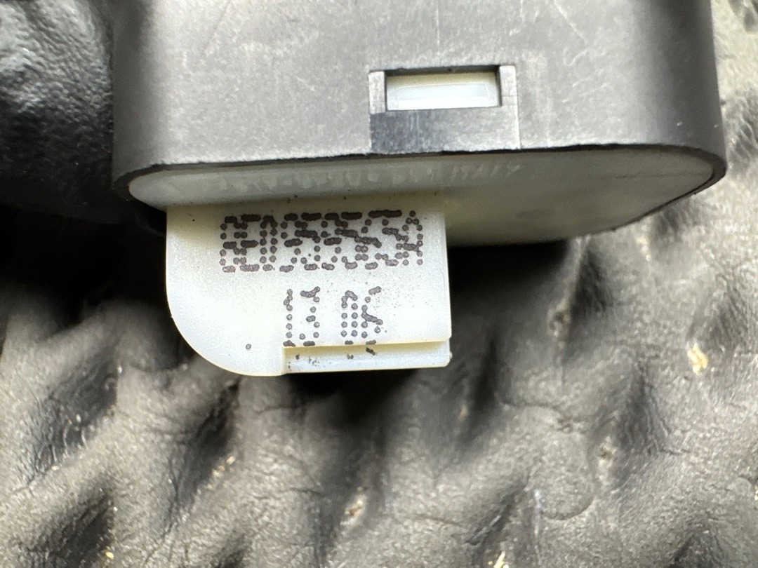 Кнопка регулировки зеркал, 1000 рублей, Красноярск