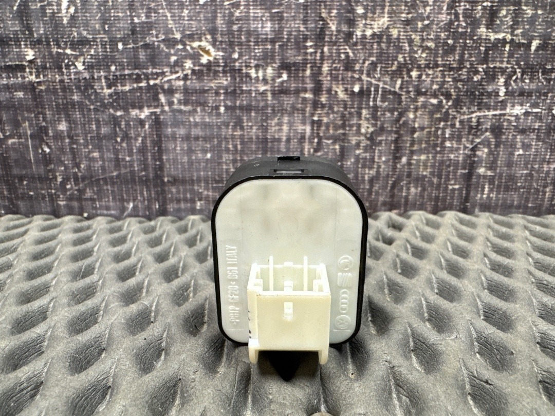 Кнопка регулировки зеркал, 1000 рублей, Красноярск