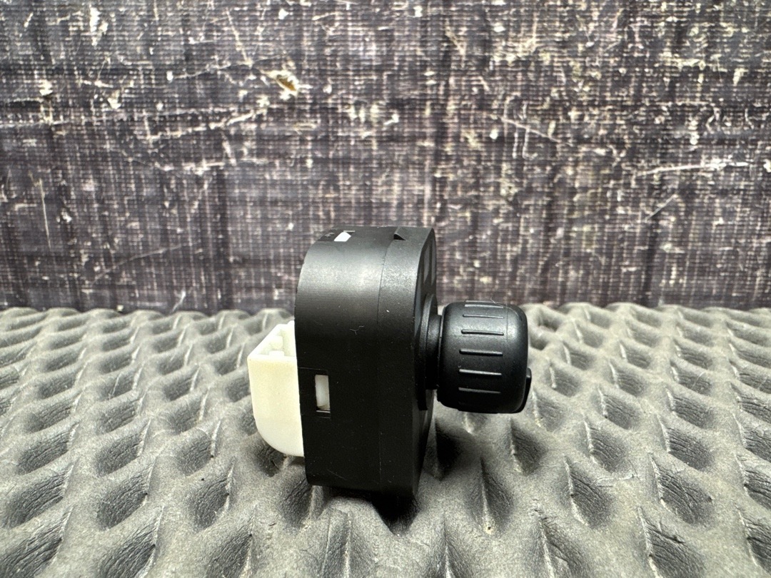 Кнопка регулировки зеркал, 1000 рублей, Красноярск