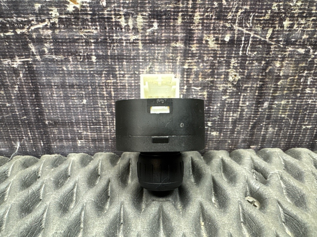 Кнопка регулировки зеркал, 1000 рублей, Красноярск